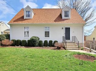 240 Woodrow Ave, Southport, CT 06890