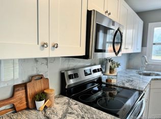 104 Macarthur Dr, Stratford, CT 06614