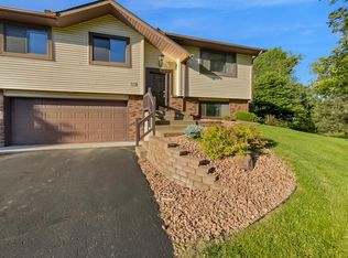 5570 Donegal Dr, Shoreview, MN 55126