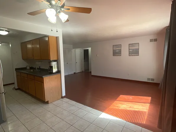 21881 River Oaks Dr APT C5, Rocky River, OH 44116