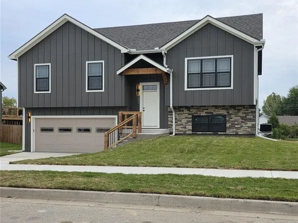 406 Lykins Ln, Cameron, MO 64429