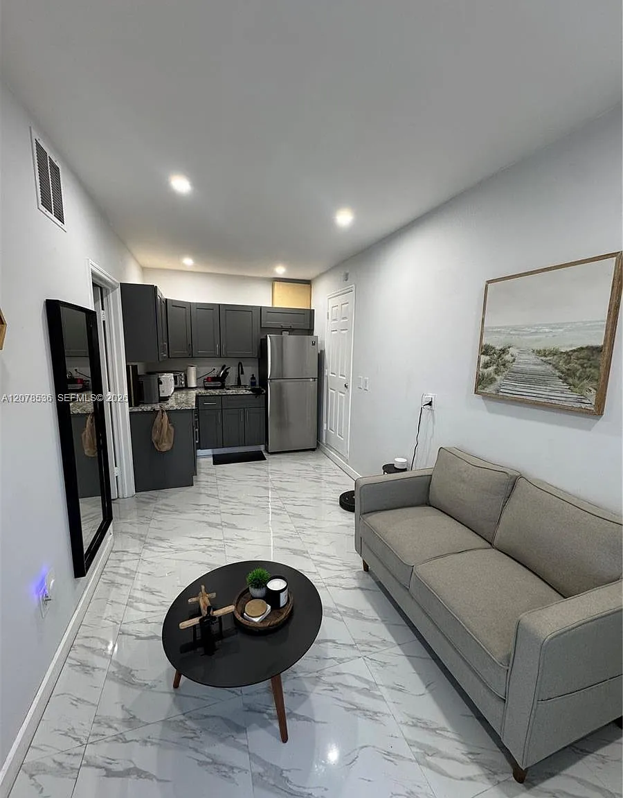 South Miami Lakes — Photo 2