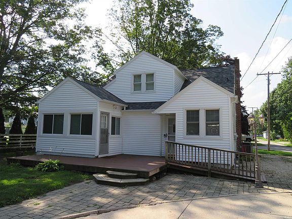 2nd image of 1205 Hickory St