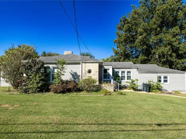 300 S Wood Ave, Fredericktown, MO 63645