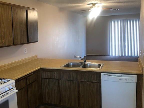 5th image of 547 E Barrett St #0