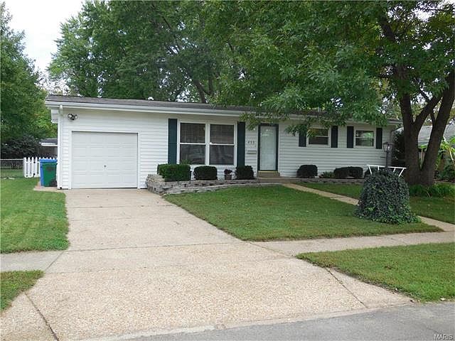 1st image of 455 Versailles Dr