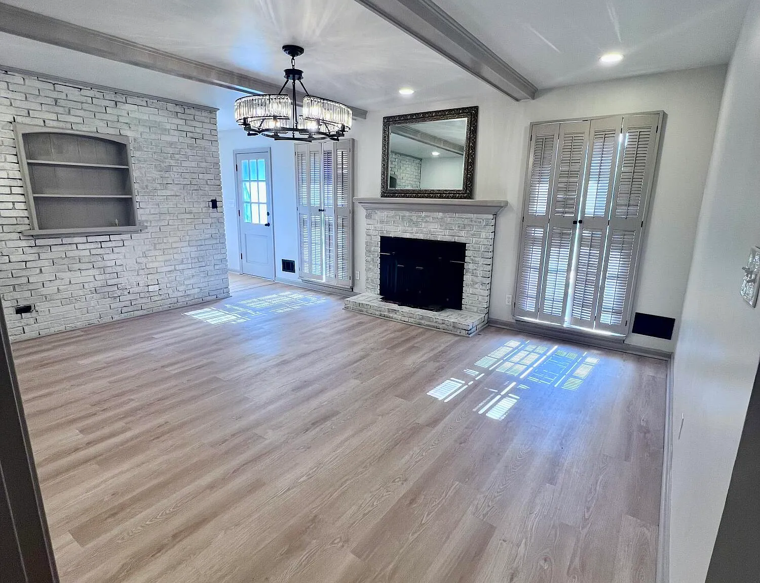 3 bed, 3.0 bath, 2170 sqft, $2,500 — Photo 2