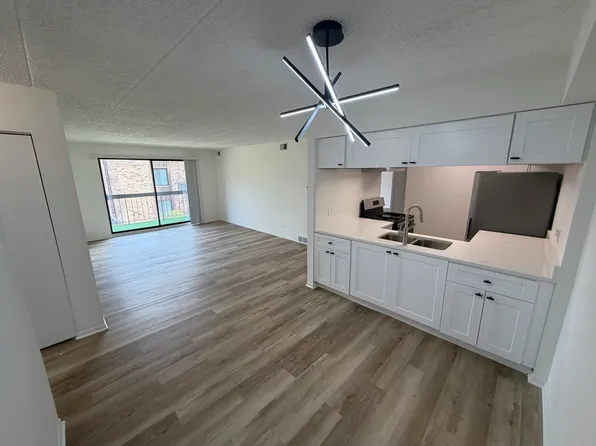 7531 175th St APT 422, Tinley Park, IL 60477