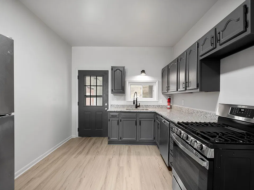 427 Russellwood Ave