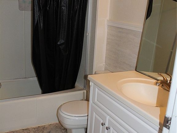 Lower full bath.