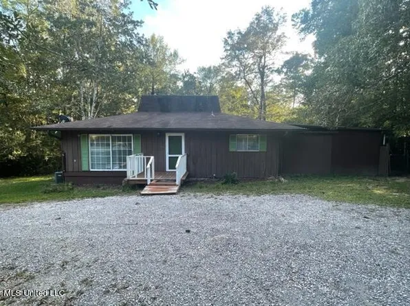 96457 Diamondhead Dr W, Diamondhead, MS 39525