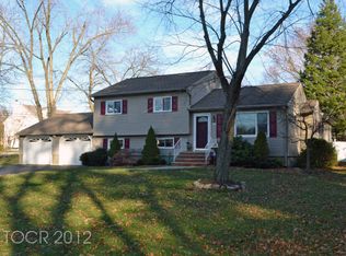 15 Birch Ln, Waldwick, NJ 07463