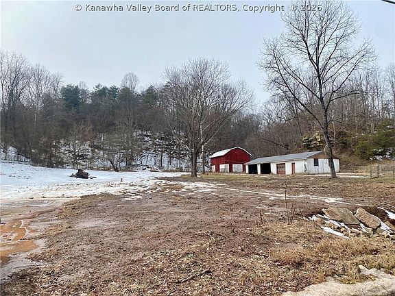 3rd image of 309 Hemlock Rd