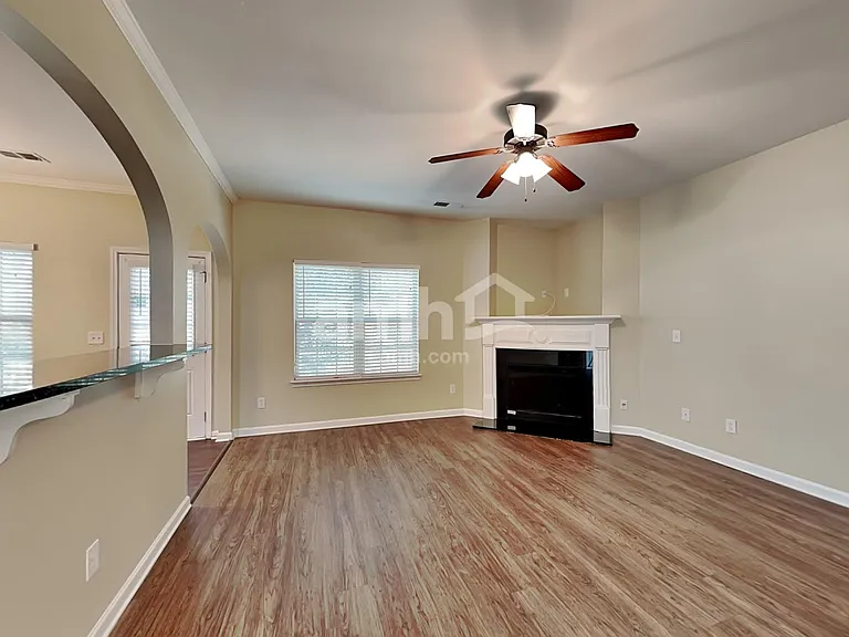 144 Tyre Dr — Photo 5