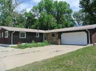 315 16th St SW, Minot, ND 58701