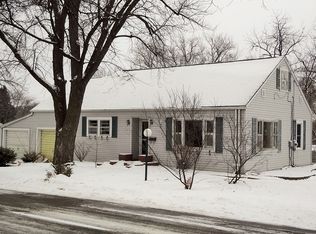 908 Sinnissippi Ave, Dixon, IL 61021