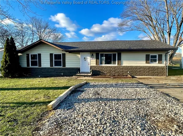 101 Crandall Dr, Culloden, WV 25510