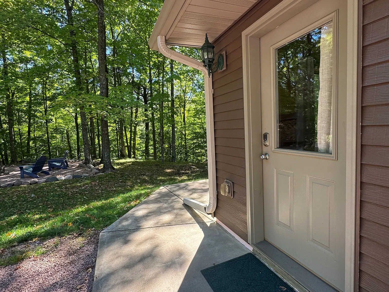 2 bed, 920 sqft, $2,000 — Photo 1