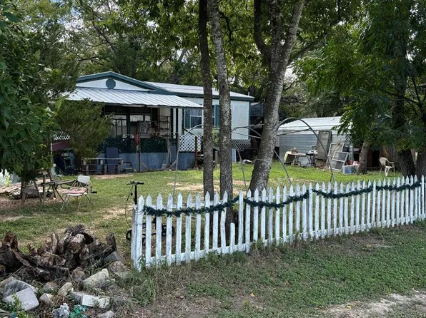 162 Riverview Dr, Center Point, TX 78010