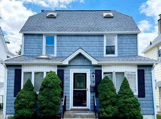 14 Lindberg Pl, Williston Park, NY 11596