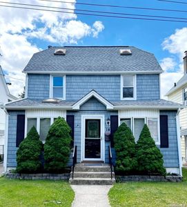 14 Lindberg, Williston Park, NY, 11596