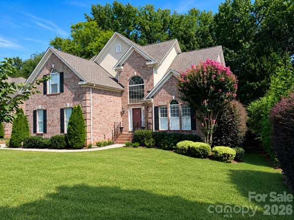 904 Carisbrooke Ln, Waxhaw, NC 28173