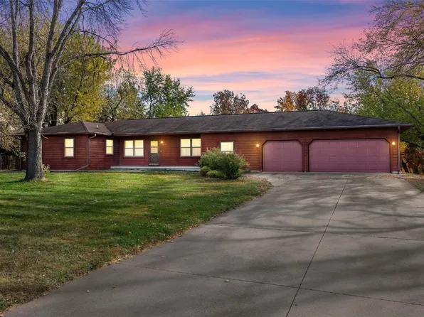 7431 Commune Ct, Cedar Rapids, IA 52411