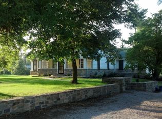 3200 W Striegel Rd, Carbondale, IL 62901