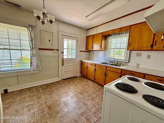 3rd image of 407 Roberdel Road