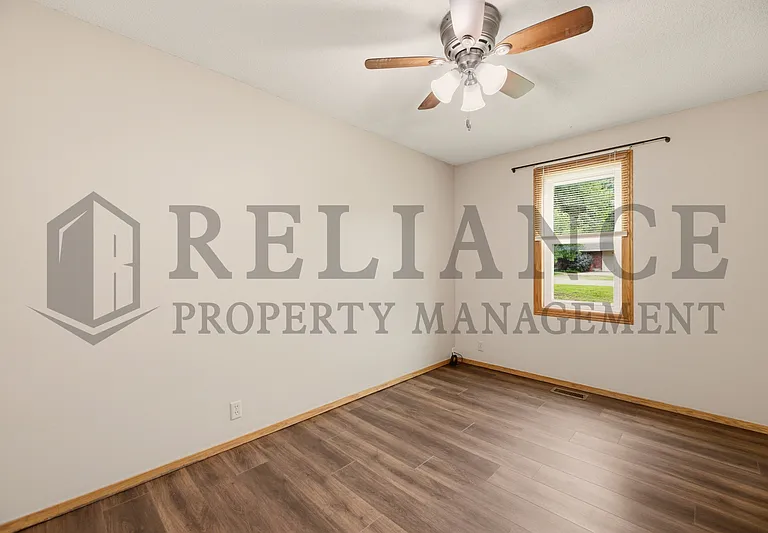 516 N Lakeside Dr — Photo 31