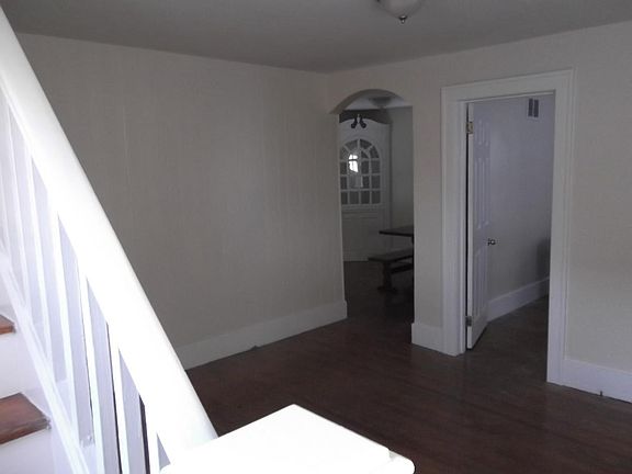 4th image of 3873 Oakshire Ave