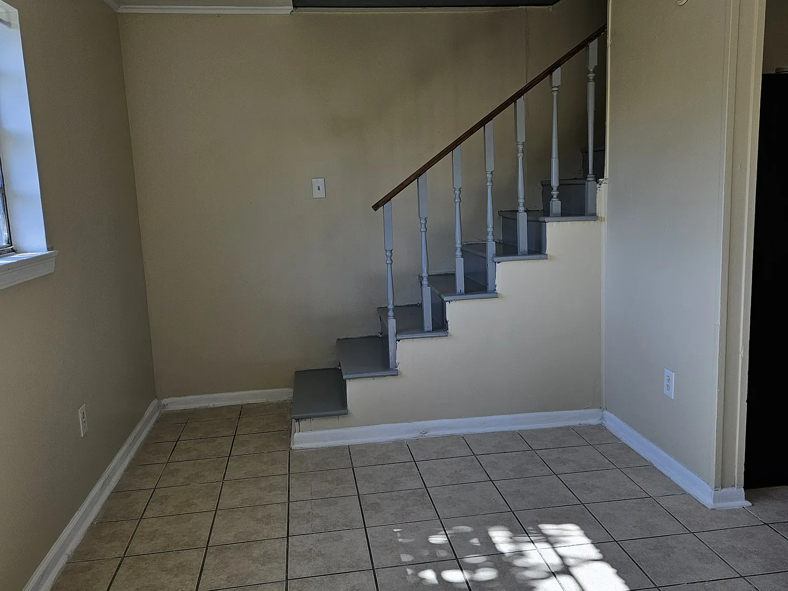 3 bed, 1.5 bath, 2100 sqft, $975 — Photo 2
