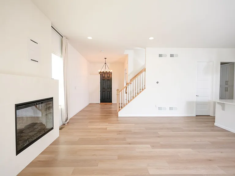 245 Hollyhock Dr — Photo 8