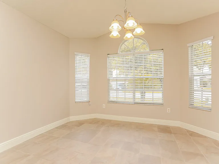 813 Shell Ln — Photo 5
