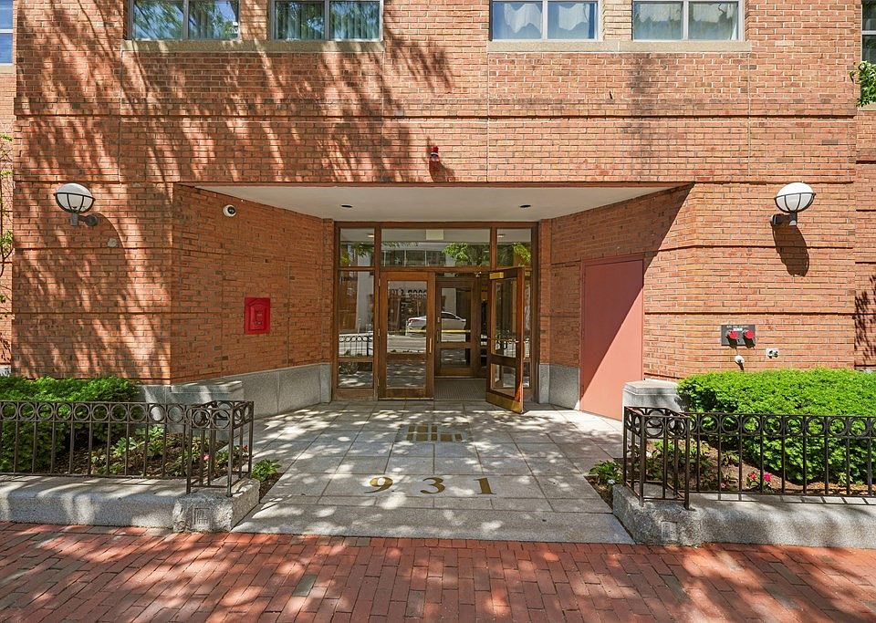 Entrance to 931 Mass Ave Condo