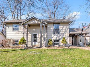 1419 Saint Gregory Ln, Saint Charles, MO
