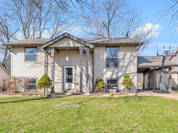 1419 Saint Gregory Ln, Saint Charles, MO 63304