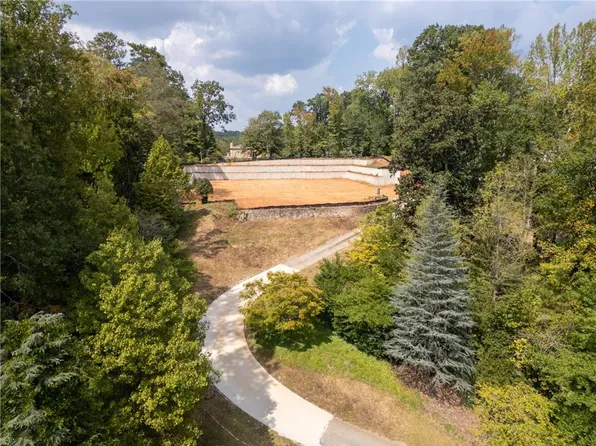 655 Fairfield Rd NW, Atlanta, GA 30327