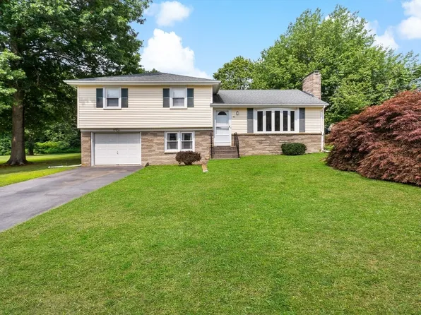 30 Rosemarie Dr, Seekonk, MA 02771