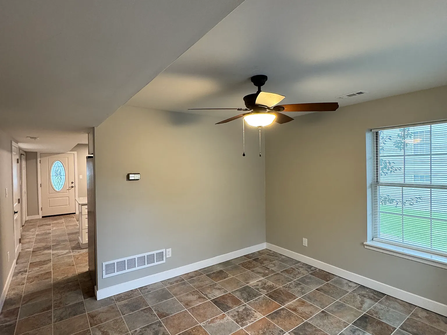 3 bed, 1.5 bath, 1500 sqft, $1,700 — Photo 3