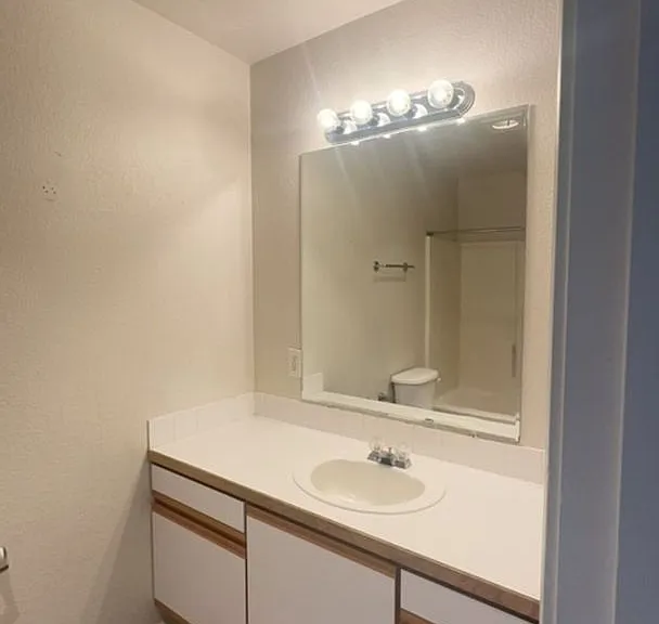 2002 SW Canyon Dr #20 — Photo 8