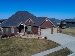 4806 150th St, Urbandale, IA 50323