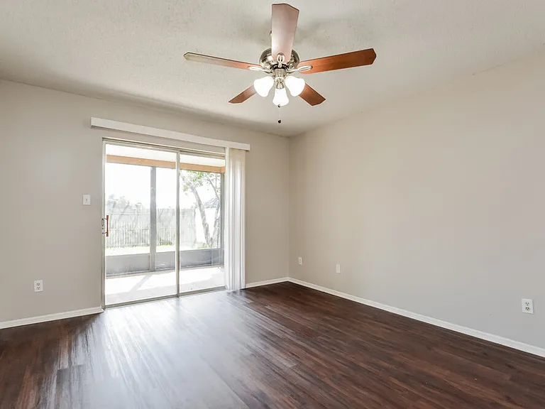 1177 La Mesa Ave — Photo 10