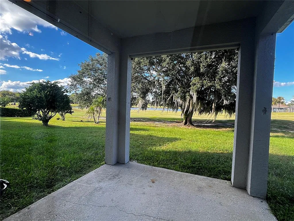 3 bed, 2.5 bath, 2278 sqft, $2,200 — Photo 3