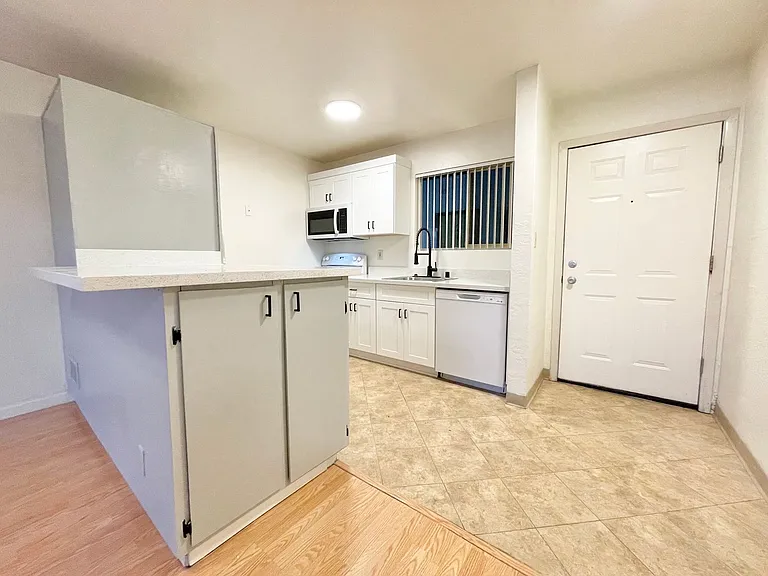 4500 Del Rio Road — Photo 4