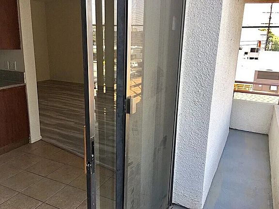 5th image of 4343 Whitsett Ave APT 202