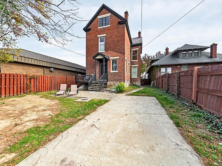 1187 S High St — Photo 33