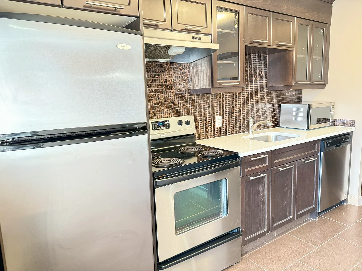 Mission Apartments — Photo 4