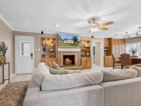 4th image of 2418 Lufkin Ln