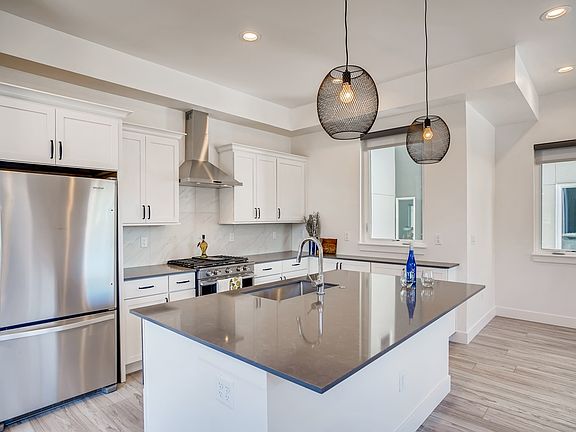 2nd image of 3450 S Corona St #2B-2Ba-1413Sqft